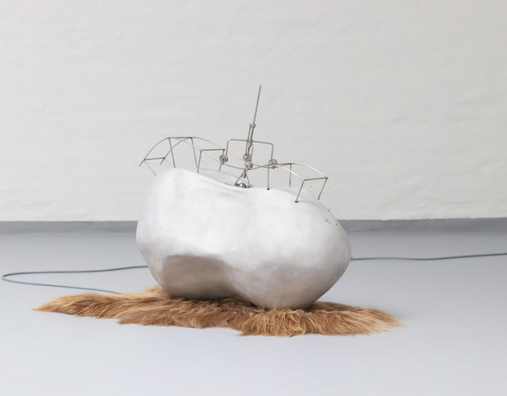 Christine Overvad Hansen - Drudge - Aluminium, steel bullet, super magnet, motor, stainless steel, hair plugs, wax, lambskin
Traders - Huset for Kunst og Design Holstebro 2020