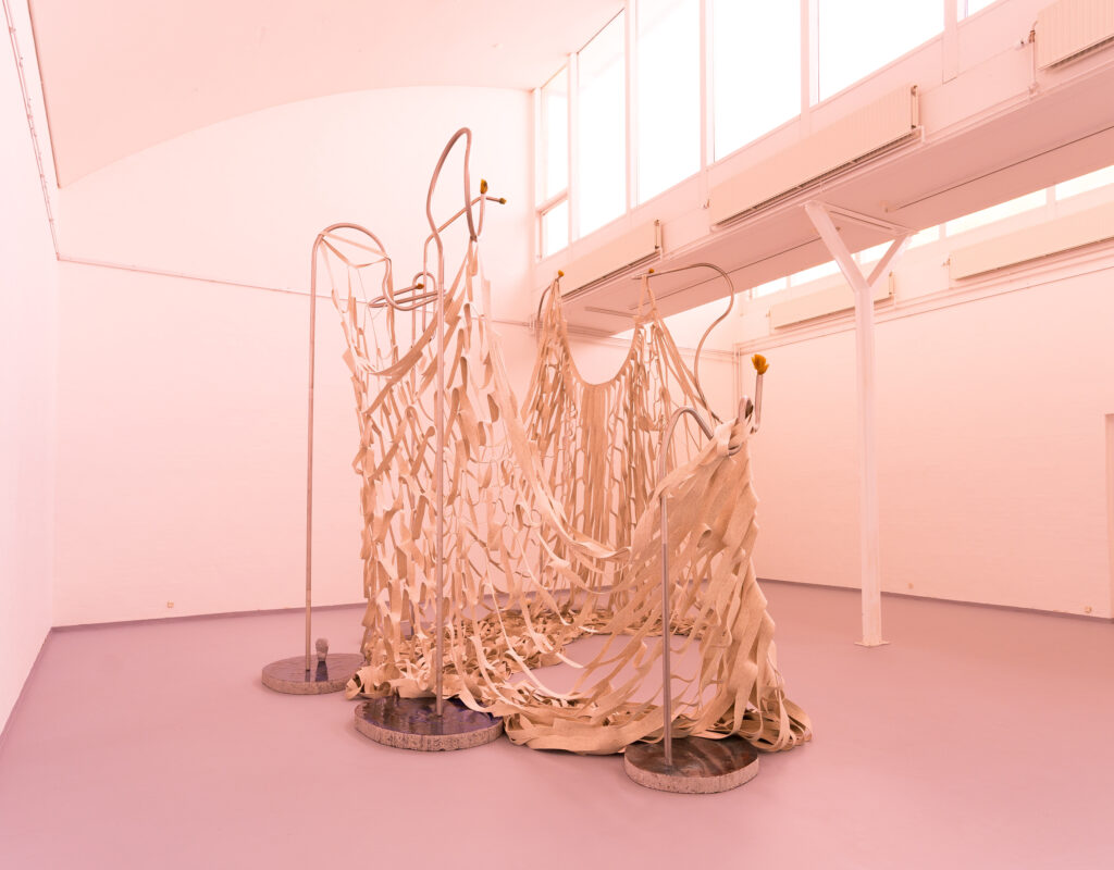 oVo / Birk Bjørlo og Lea Gulditte Hestelund - oVo - Installation view - Huset for Kunst og Design Holstebro 2020 