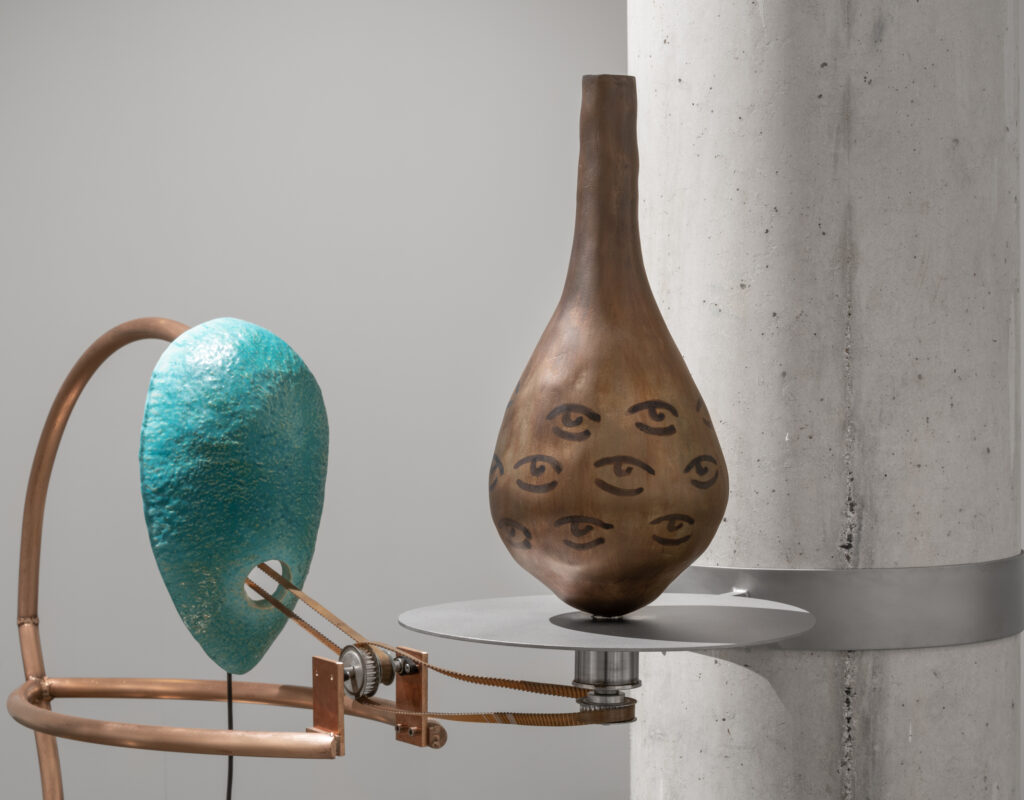 Christine Overvad Hansen - Proxy - bronze, stoneware, timing belts, motor, stainless steel - 145 x 153 x 115 - Holstebro Kunstmuseum 2021